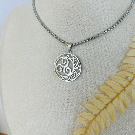 Celtic Triskelion Necklace (silver)