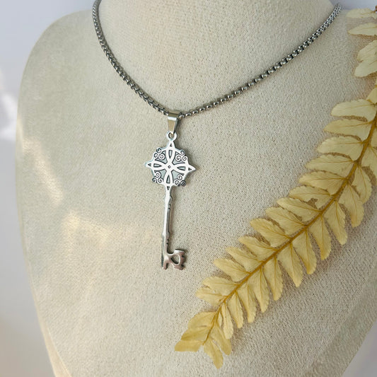 Witch's Knot Key Necklace (Silver)