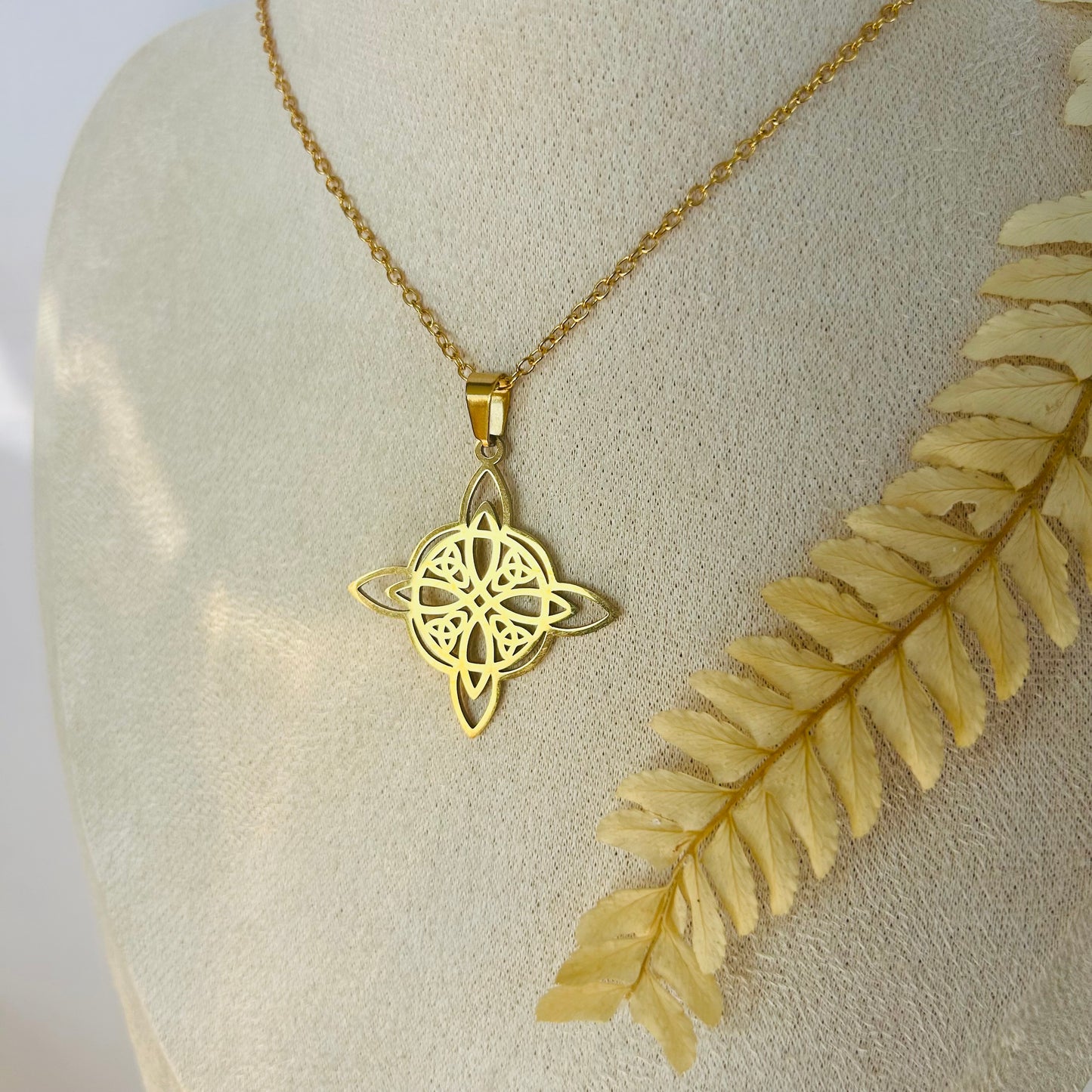 Witch's Knot Necklace - Eternal Protection (gold)