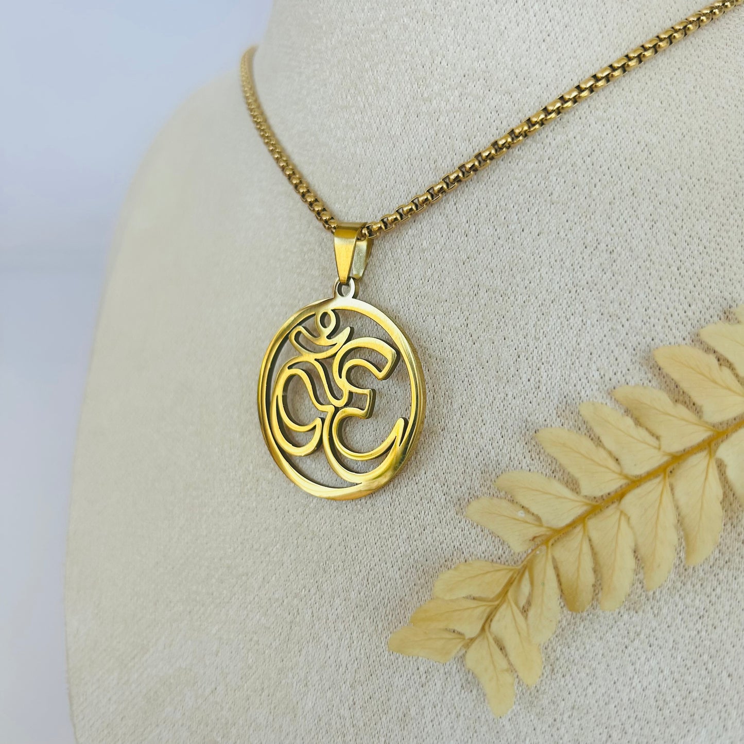 OM necklace (gold)