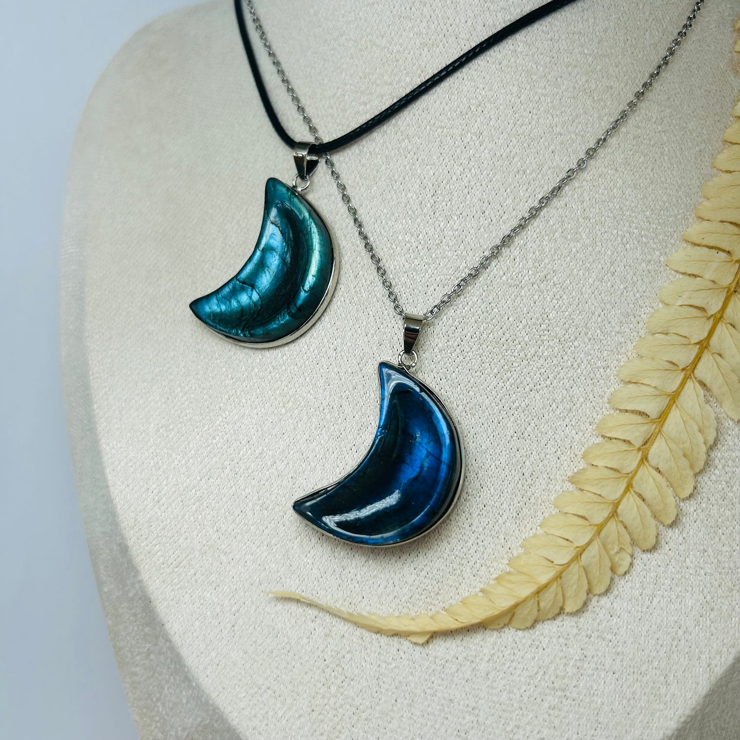 Pendentif Lune en Labradorite (AA+)