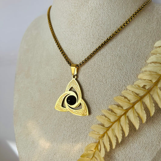 Triquetra necklace set with a Tiger's Eye (gold)