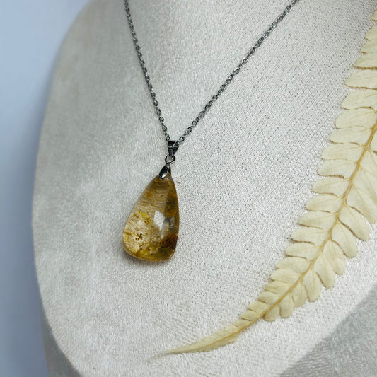 Rutile Quartz Pendant (Gold)