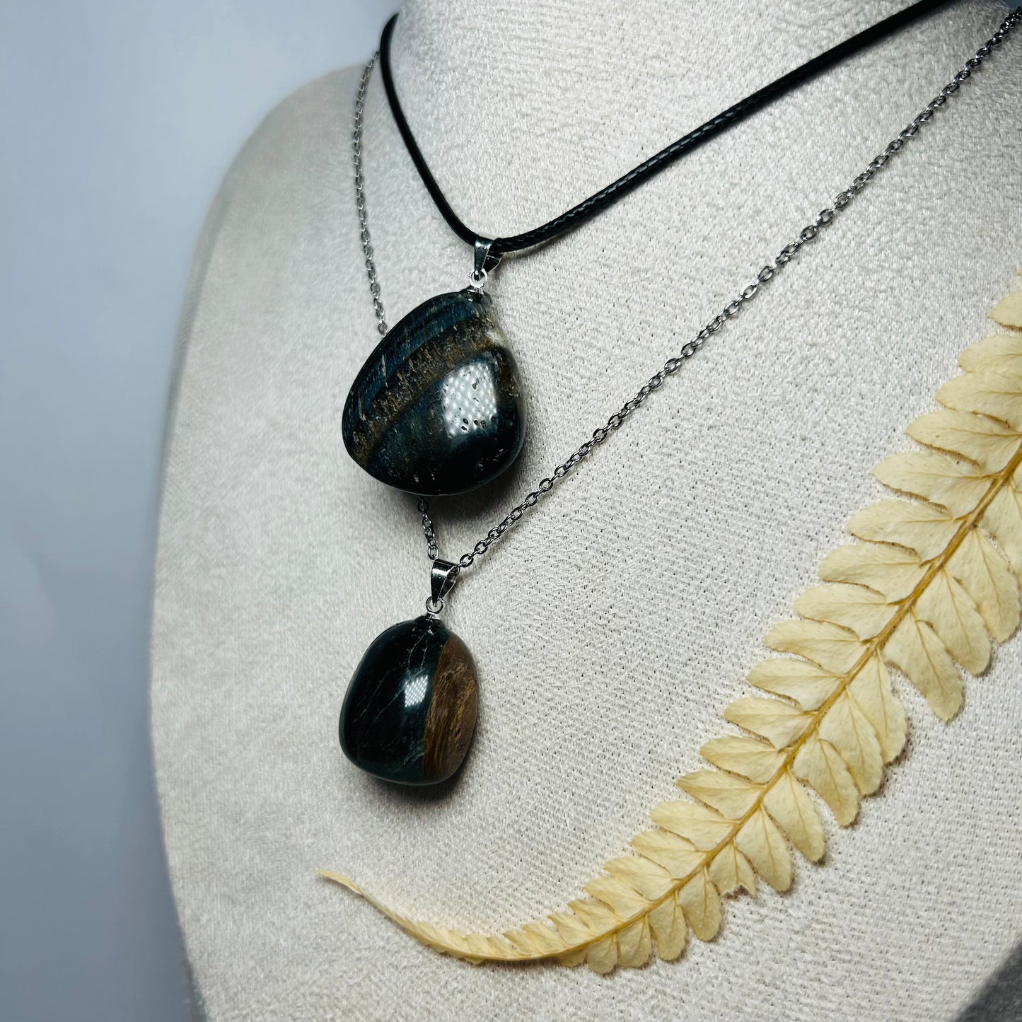 Pendentif Œil de Faucon (A) - Pierre roulée